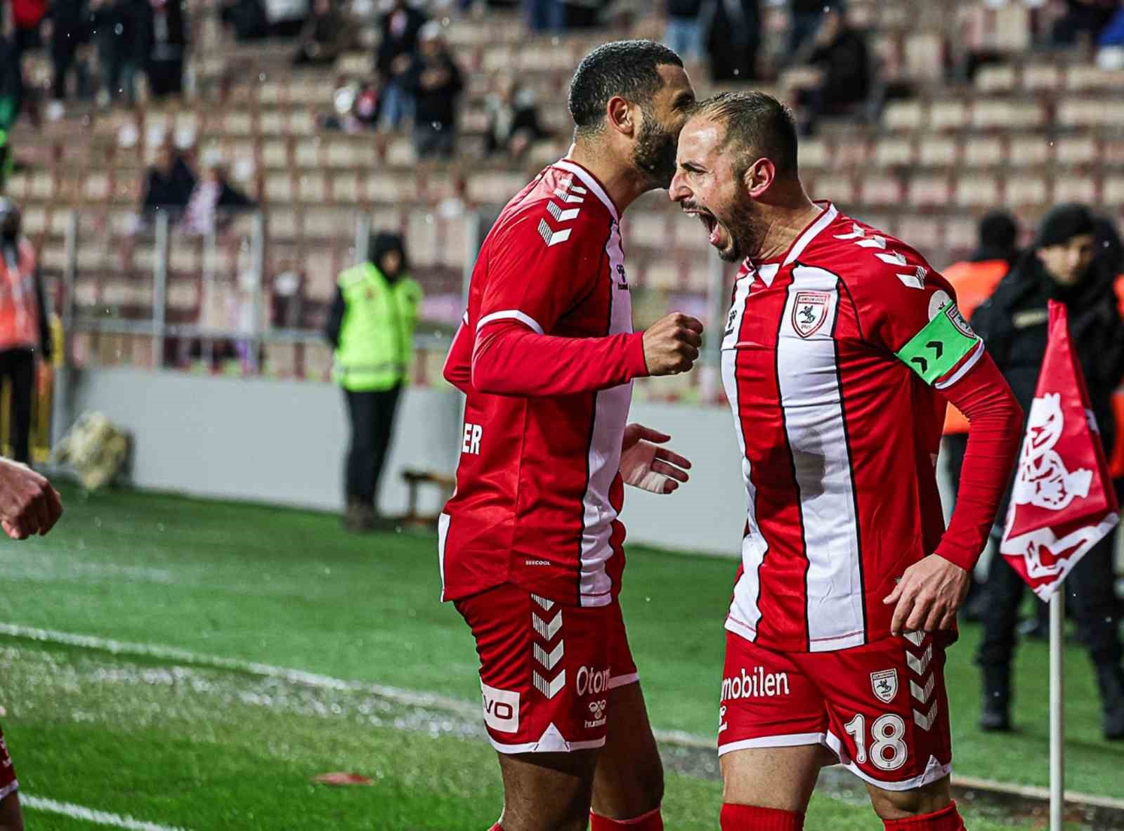 Samsunspor, 3 futbolcuyla sözleşme uzattı
