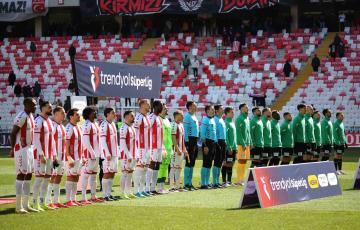 Trendyol Süper Lig: Sivasspor: 1 - Konyaspor: 1  (İlk yarı)
