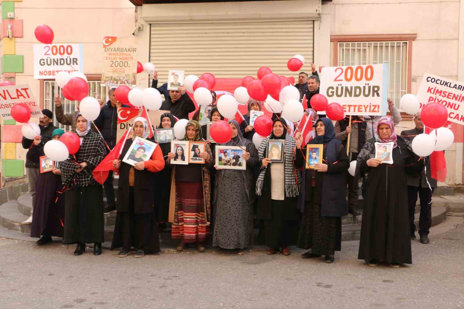 Diyarbakır anneleri 2 bin gündür evlatları için nöbette
