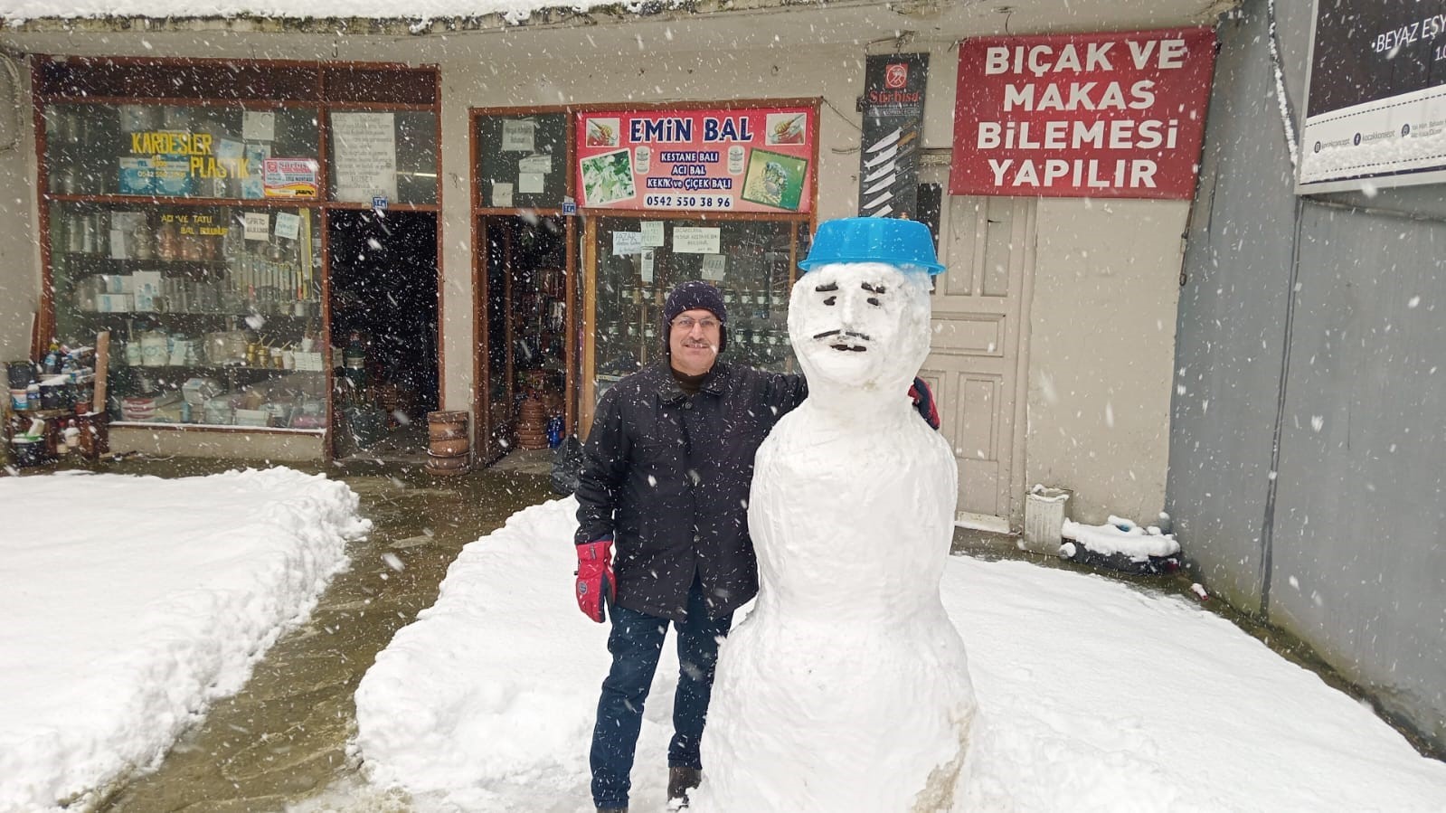 Karın tadını müşteri bulamayan esnaf çıkardı
