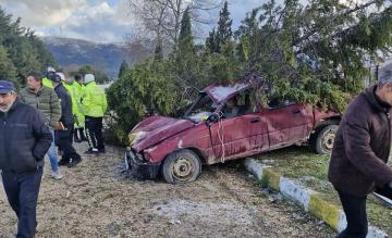 Çaldığı kamyonetle kaza yaptı, başka bir aracı çalarak kaçtı
