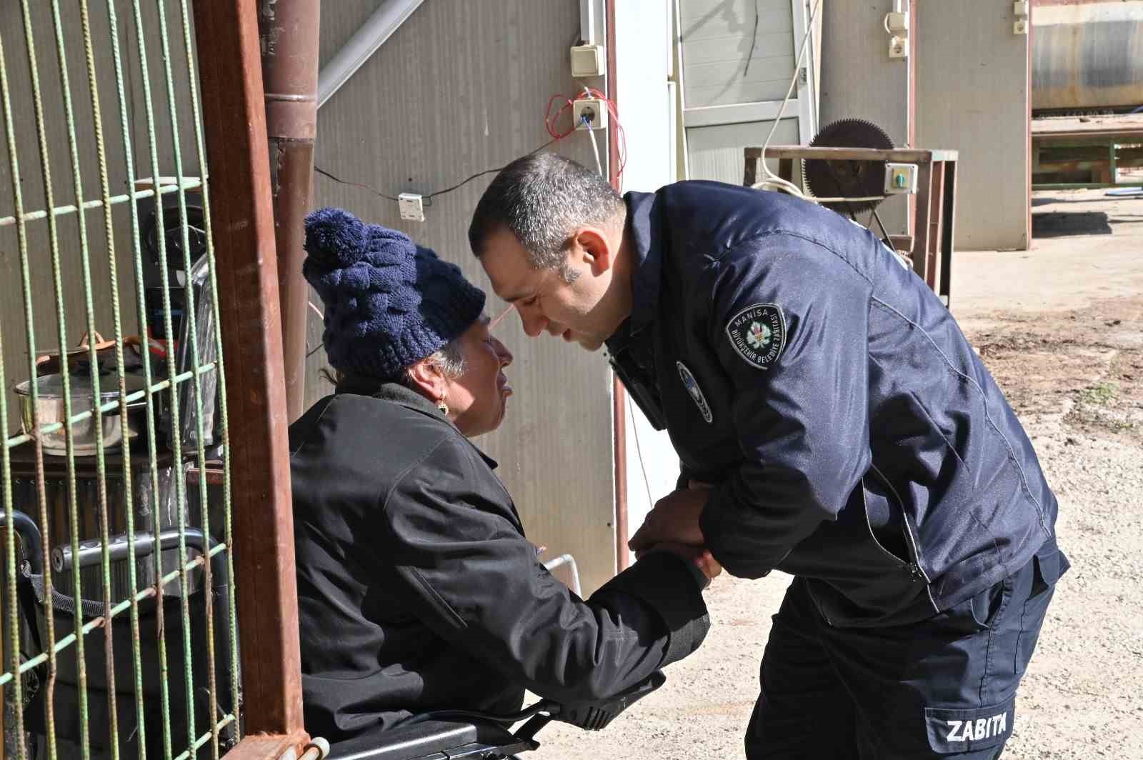 Zabıta memurunun örnek davranışı kalplere dokundu
