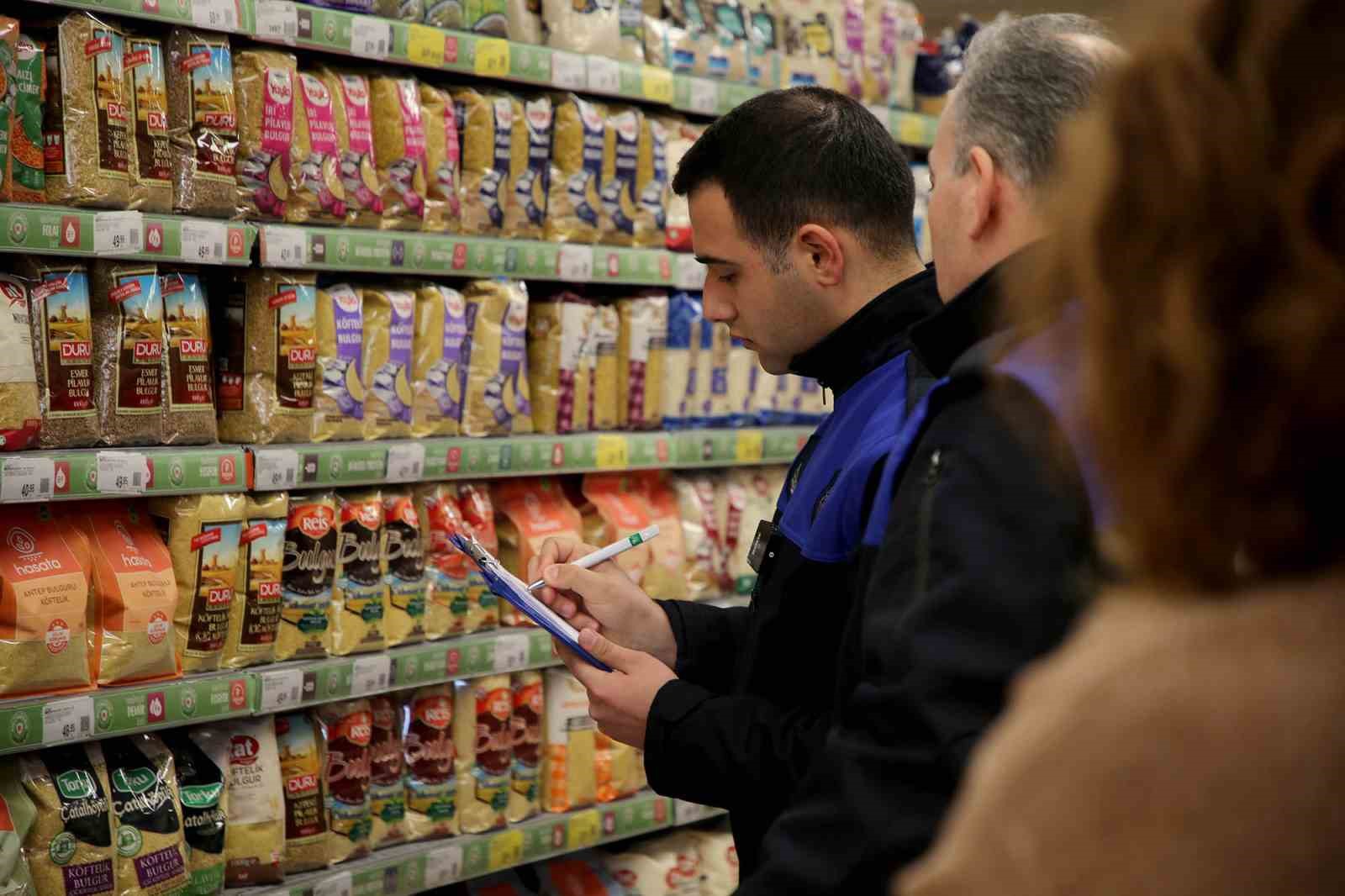 Büyükşehir’den Ramazan denetimi: Ürünlerdeki detayları tek tek incelediler
