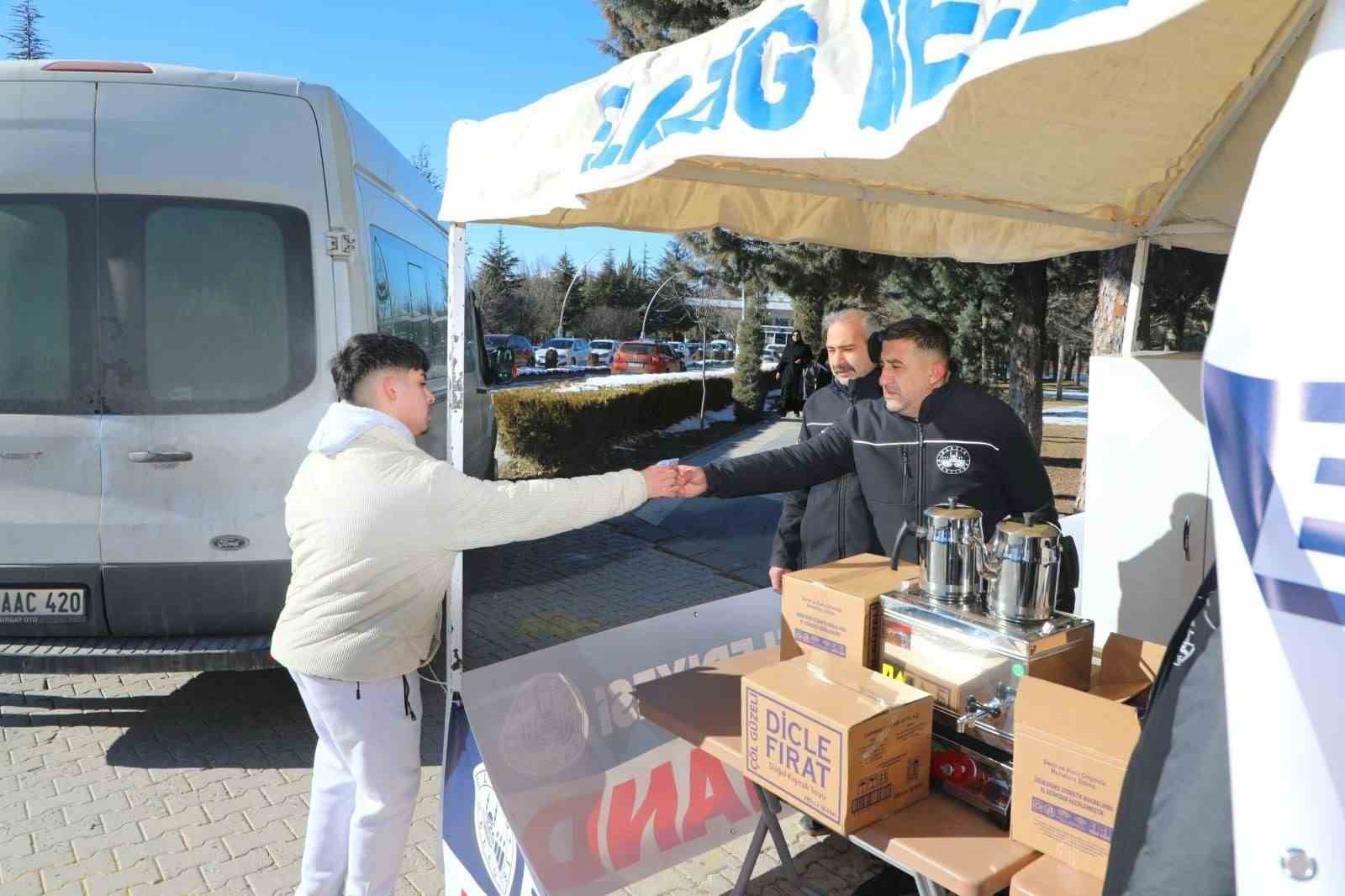 Elazığ Belediyesi’nden MSÜ, adaylarına ikram
