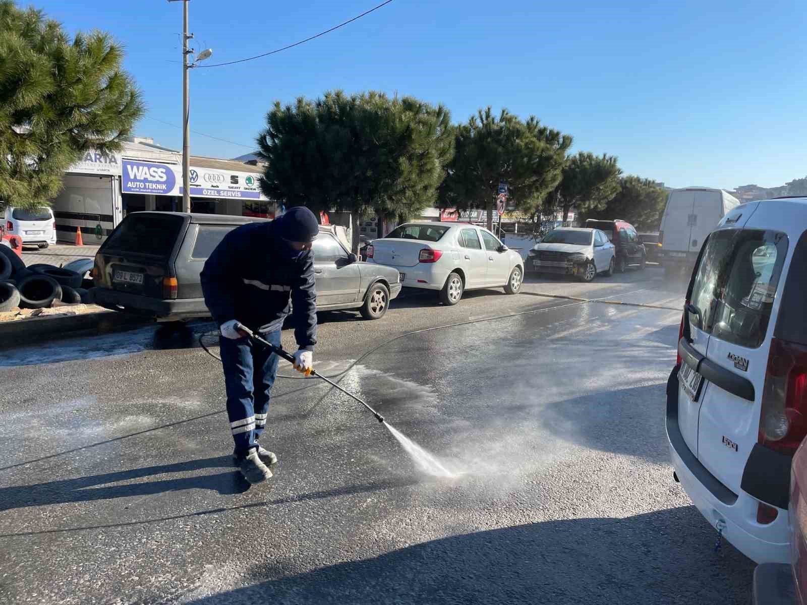 Kuşadası Sanayi Sitesi’nde temizlik mesaisi
