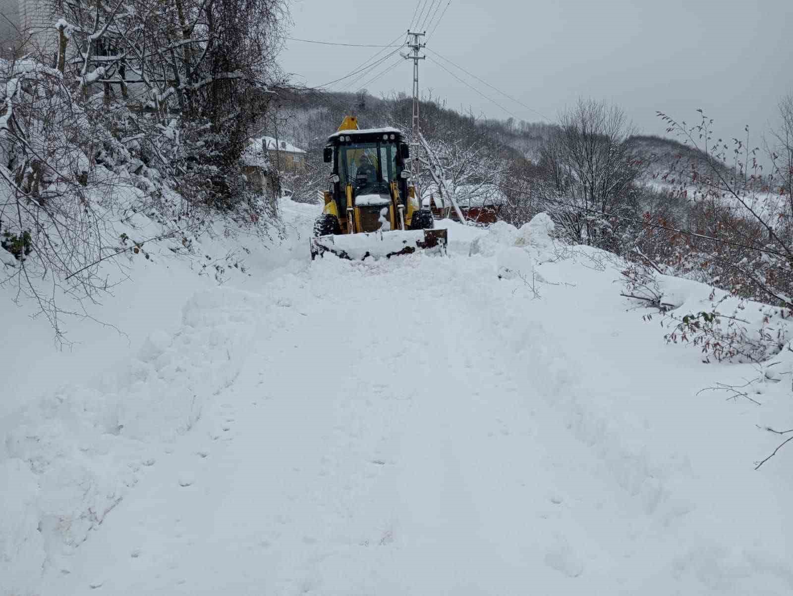 Sinop’ta karla mücadele çalışmaları devam ediyor
