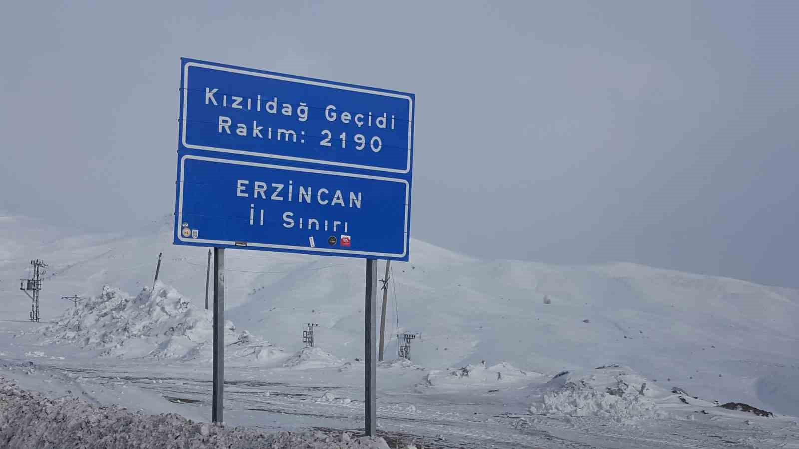 Erzincan’ın yüksek kesimlerinde kar ve sis etkili oluyor
