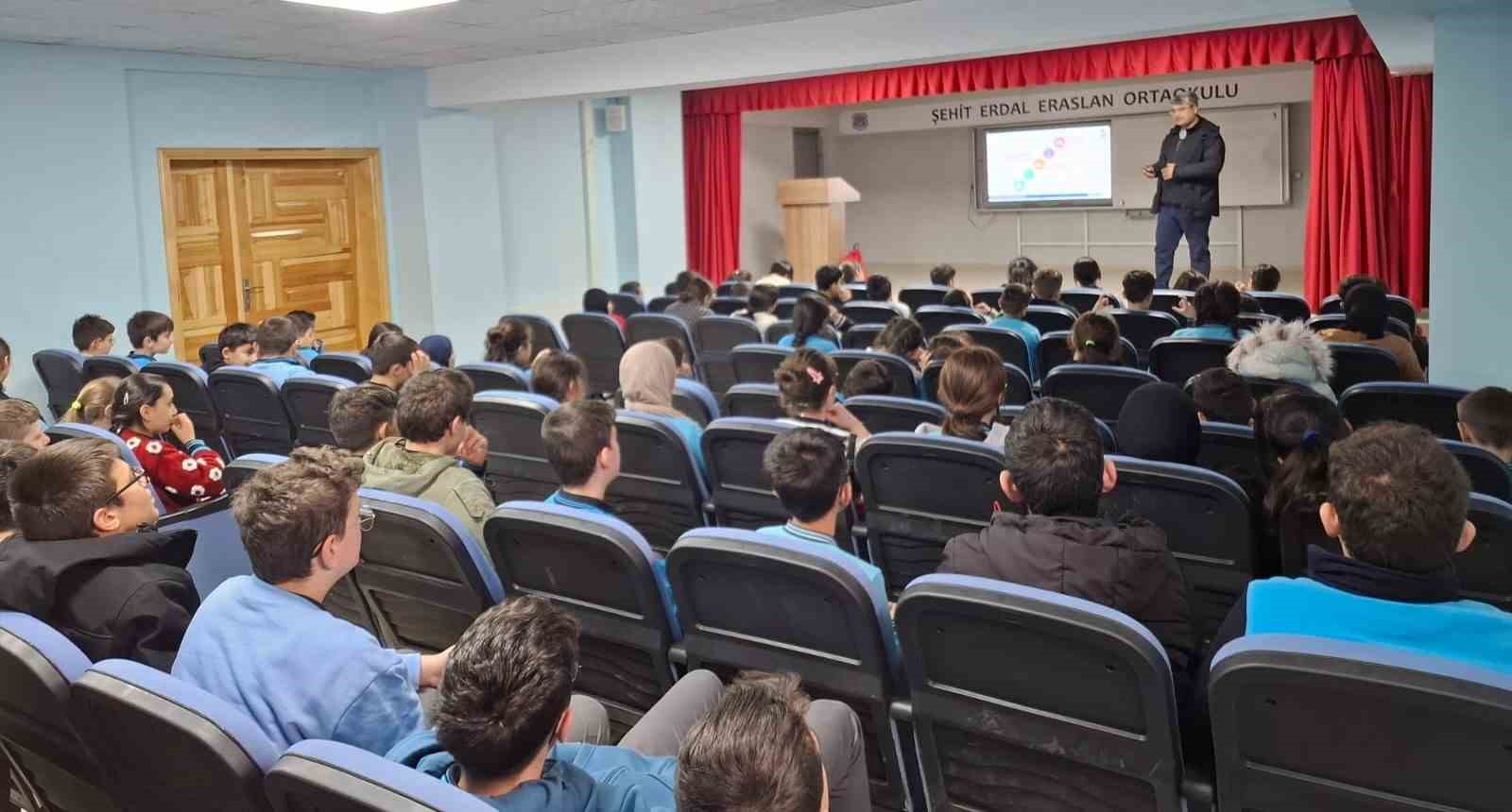 Bayburt’taki okullarda afet eğitimleri veriliyor tatbikatlar yapılıyor
