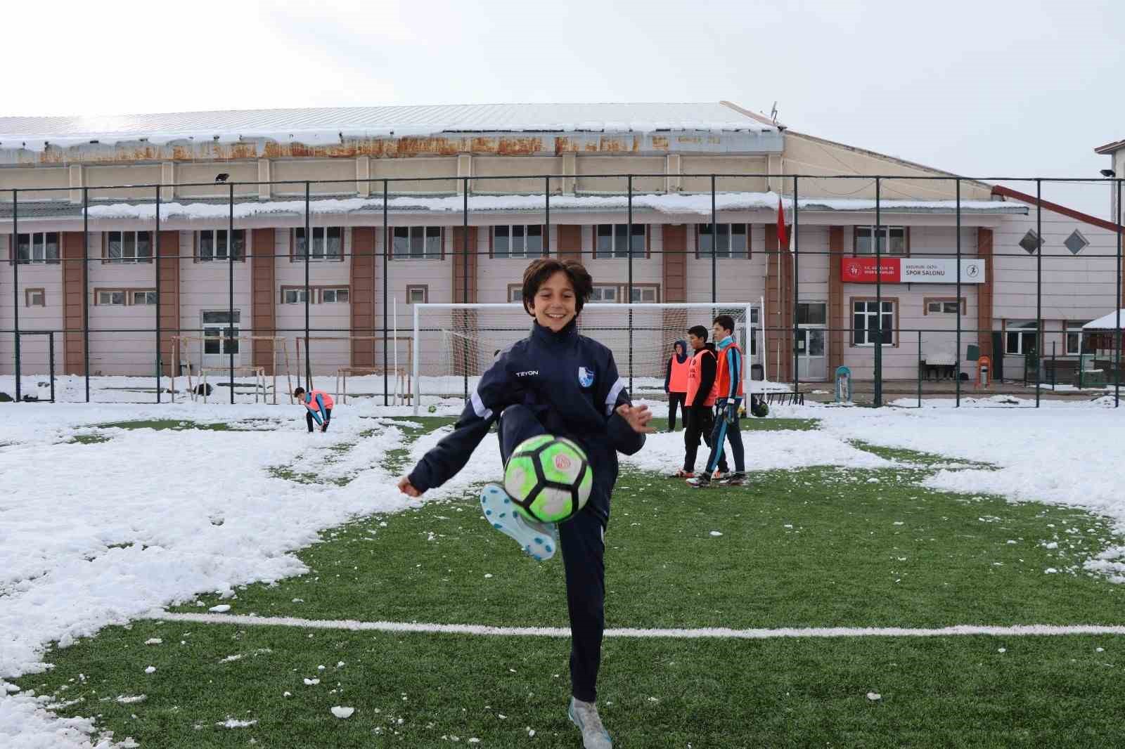 13 yaşındaki Saldıray Berk, yeteneği ile hayran bırakıyor
