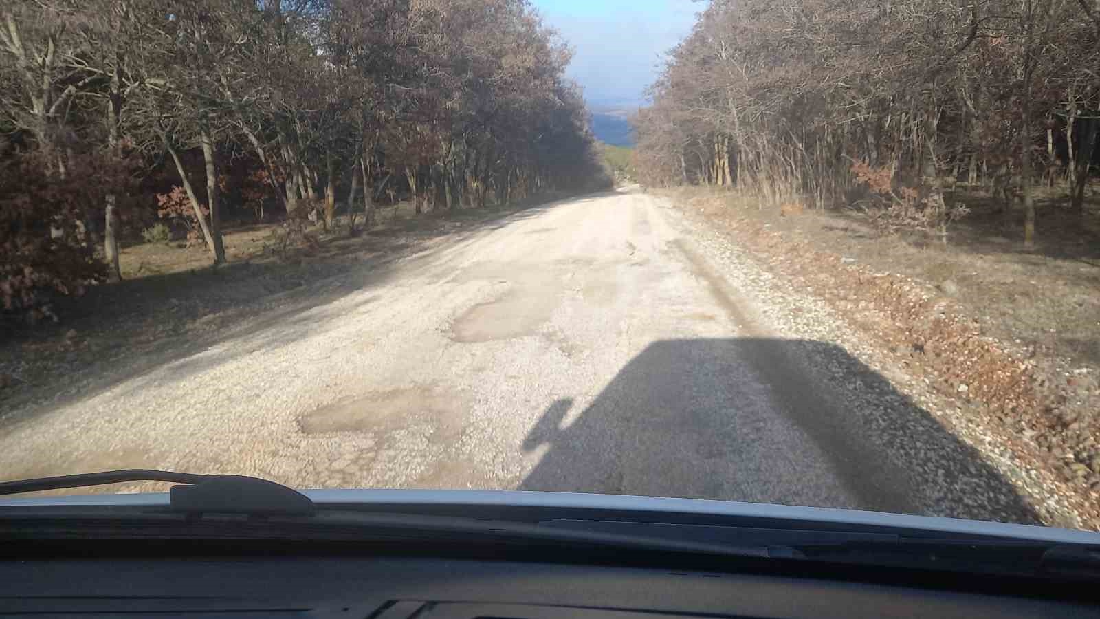 Gediz’de Ilıca - Gürkuyu yolu sürücüler için çileye dönüştü
