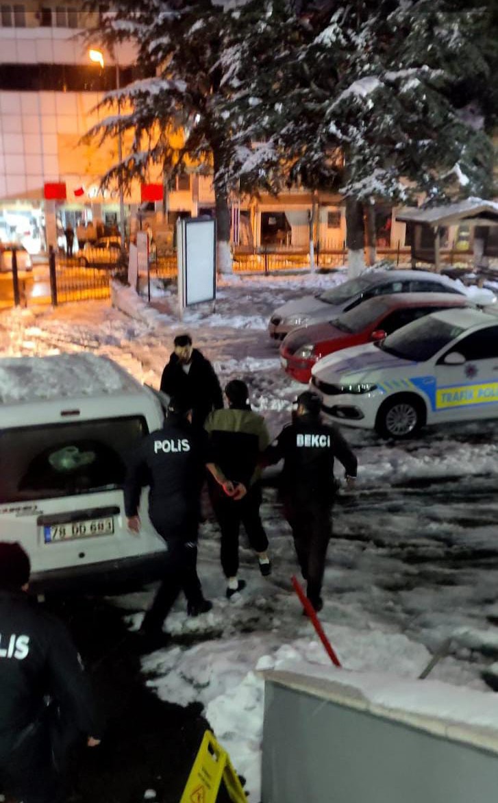 Hastanede firar etti, ilçede yakayı ele verdi
