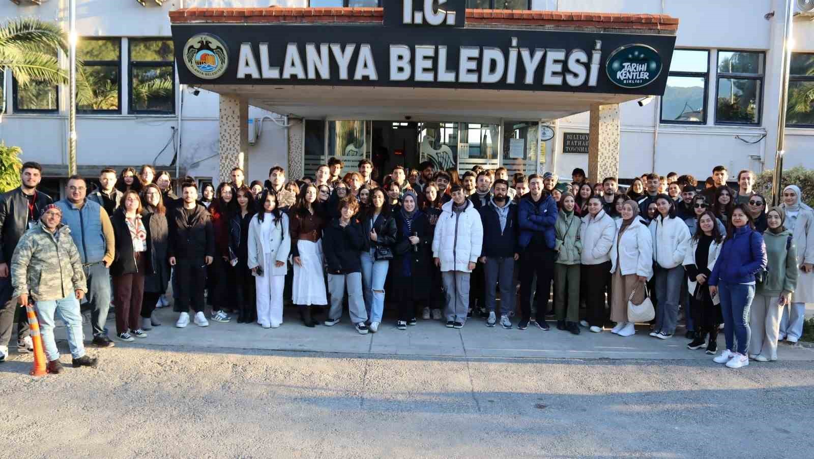 Alanya’da gençler çevre atölyesinde buluştu
