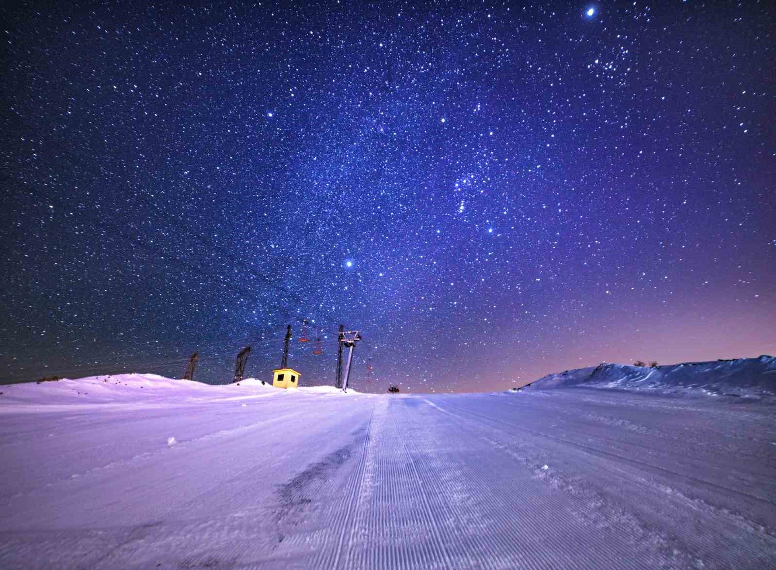 Bitlis’in beyaz örtüsünün üstünde yıldız şöleni
