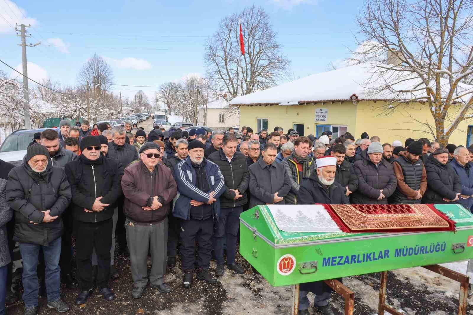 Sütlük Köyü Muhtarı Erol Aynur gözyaşları arasında toprağa verildi
