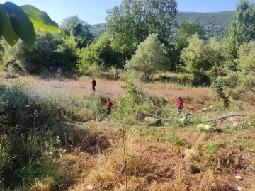 24 gündür kayıp olan Korhan Berzeg’i arama çalışmaları çevredeki dere yataklarında sürdürülüyor
