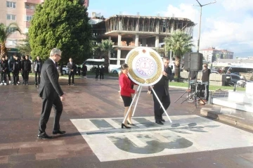 24 Kasım Öğretmenler Günü Edremit’te kutlandı
