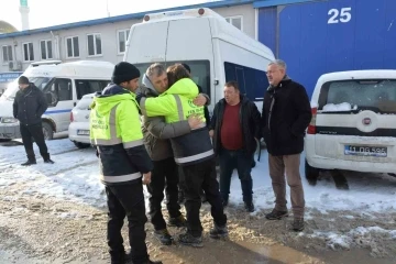 3 araç ve 12 personel afet bölgesine doğru yola çıktı
