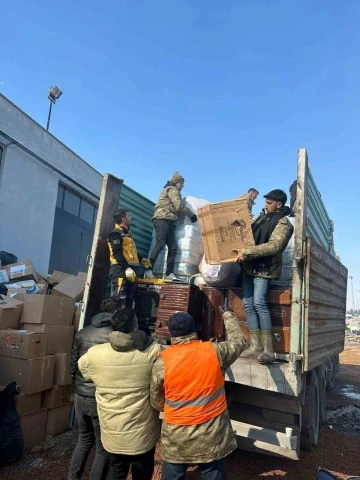 3 ve 4’üncü tırda deprem bölgesine doğru harekete geçti
