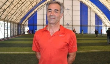 35 yıllık PTT çalışanı futbol sahalarına geri döndü
