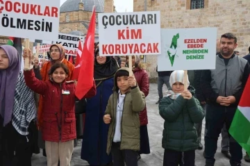 4 yaşındaki Hafsa Çakmak: “Filistin’deki çocuklar bizim kardeşimizdir. Hiçbir yerde çocuklar ölmesin”
