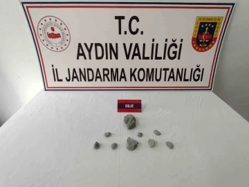 400 bin yıllık fosili satmaya çalışırken jandarmaya takıldı
