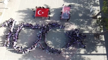 400 öğrenciden 100’ncü yıl koreografisi
