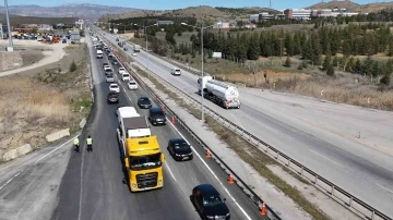 43 ilin geçiş noktasında bayram yoğunluğu: Araç trafiği yüzde 100’e ulaştı
