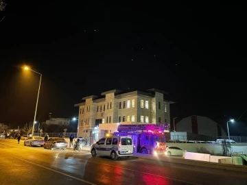 5 katlı binanın çatısına çıkan kişiyi polis ikna etti
