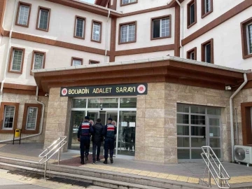 5 yıl hapis cezasıyla aranan ve köyde saklanan şahsı jandarma yakaladı
