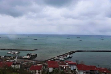 50’ye yakın gemi Samsun açıklarında sıra bekliyor
