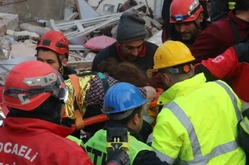 63 yaşındaki Hafsa teyzenin ilk isteği ‘su’ oldu, ardından çocukları ile görüntülü görüştürüldü