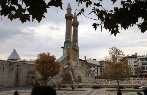 7 asırlık ihtişamlı medrese restore edilecek
