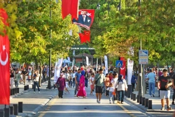 7’den 70’de onbinlerce Denizlili hareketi seçti
