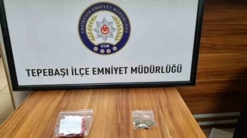 7 Suçtan aranan 2 şahıs uyuşturucu madde ile yakayı ele verdi
