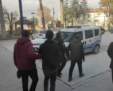 8 yıl hapis cezasıyla aranan şahıs polis yakaladı
