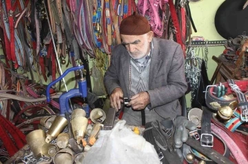 82 yaşındaki saraç mesleğini ilk günkü aşkla sürdürüyor
