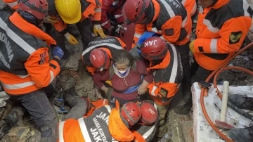 Adıyaman'da 87 saat sonra enkazdan sağ kurtuldu