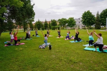 Açık havada yoga keyfi
