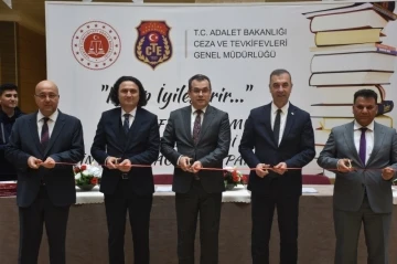 Adana’da Adliyesinde kitap bağışı kampanyası
