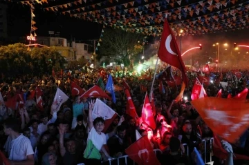 Adana’da coşkulu kutlama
