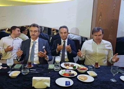 Adana’da koruyucu aileler ve çocukları iftar programında bir araya geldi
