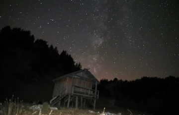 Adana’da Perseid Meteor Yağmuru’nu izlemek isteyenler yüksek yerlere çıktı
