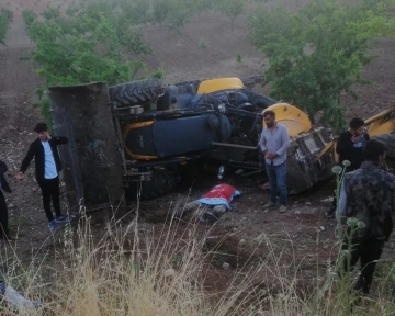 Adıyaman’da iş makinesinin altında kalan köy korucusu hayatını kaybetti
