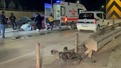 Adıyaman’da otomobil bariyerlere çarptı: 2 yaralı