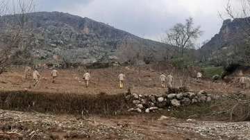 Adıyaman’da selde kaybolan 2 aylık hamile olan hemşire ve kızının arama çalışmaları 4. günde de sürüyor
