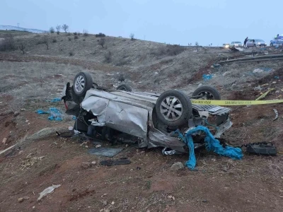 Adıyaman’da takla atan otomobil şarampole yuvarlandı: 1 ölü, 3 yaralı
