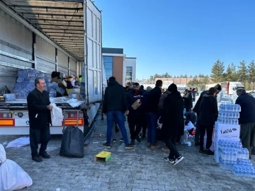 Adıyaman’daki bir fabrika, depremzedeler için yardım merkezine dönüştürüldü
