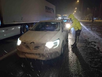 Afyonkarahisar’da kar yağışı ulaşımda olumsuzlara neden oldu