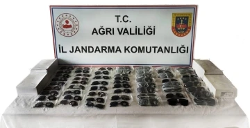 Ağrı’da 1 milyon 200 lira değerinde kaçak gözlük ele geçirildi
