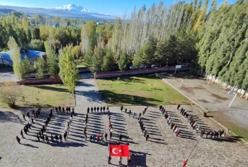 Ağrı’da Cumhuriyet’in 100. yılına özel koreografi
